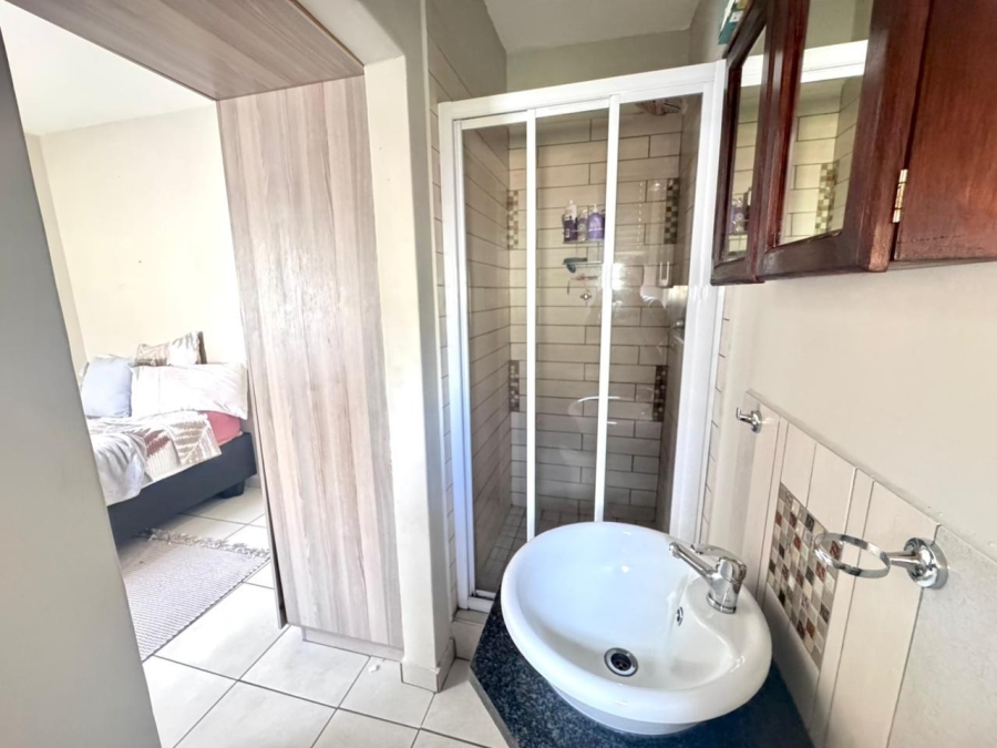 To Let 2 Bedroom Property for Rent in Waterval East North West